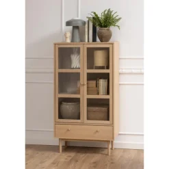 Aston vitrineskab i hvidolieret egetræs finer