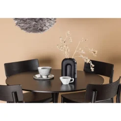 Glade bord og Montros stole spisebordssæt