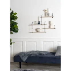 Harlem Hylde - hylde med sort ramme og 4 træhylder forskudt