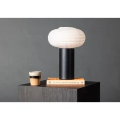 Hovfjallet Bordlampe - Sort og Hvid