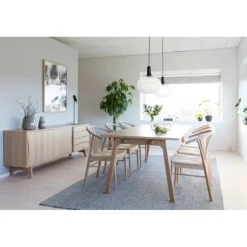 I_York spisebordsstol i hvidpigmenteret olieret eg