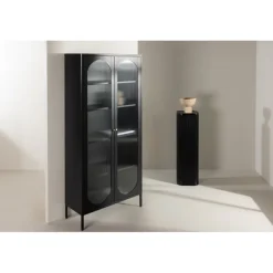 Lima Vitrineskab 80x180 cm med 2 låger og 4 hylder - glas og sort stål