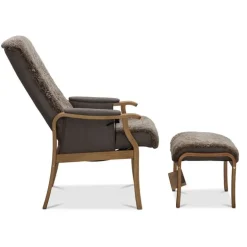 Oxford otium lænestol med skammel - Fåreskind Sahara med Mahogni stel