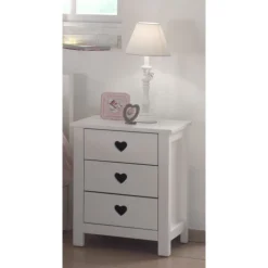 Sengebord i hvid – Amori natbord med 3 skuffer